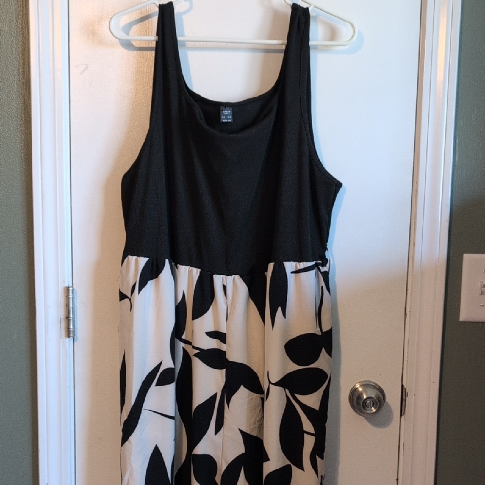 SHEIN Black & White Leaf-Print Sleeveless Midi Dress